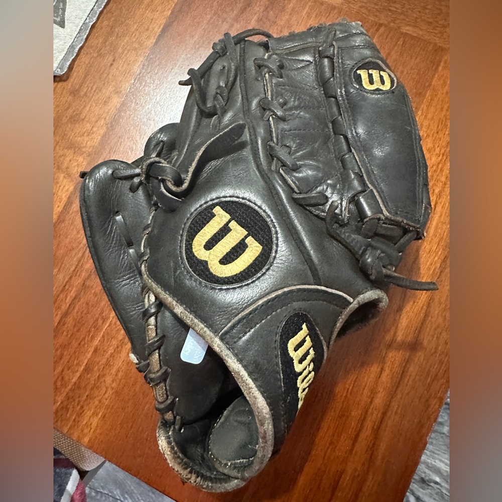 Wilson A2000 LHT baseball glove